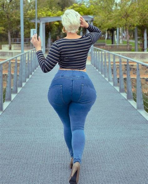 PAWG (Phat Ass White Girl) (591,125)